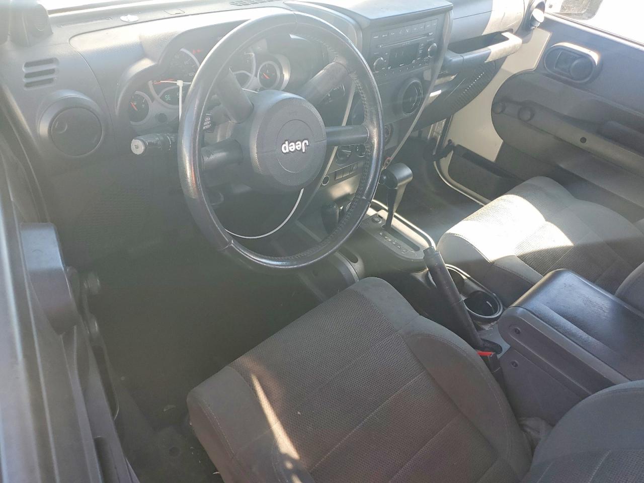 2007 Jeep Wrangler / VIN 1J4FA54137L159766 photo 8
