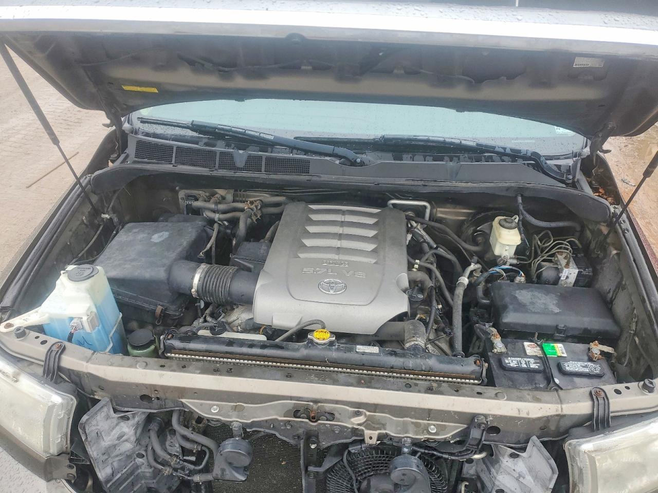 2010 Toyota Sequoia VIN 5TDJY5G1XAS038052 photo 12