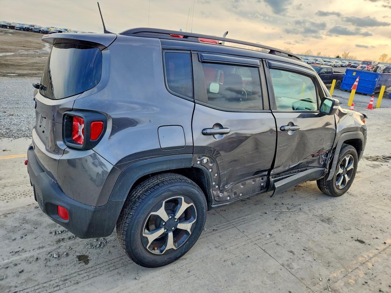 2021 Jeep Renegade VIN ZACNJDC14MPM36037 photo 3