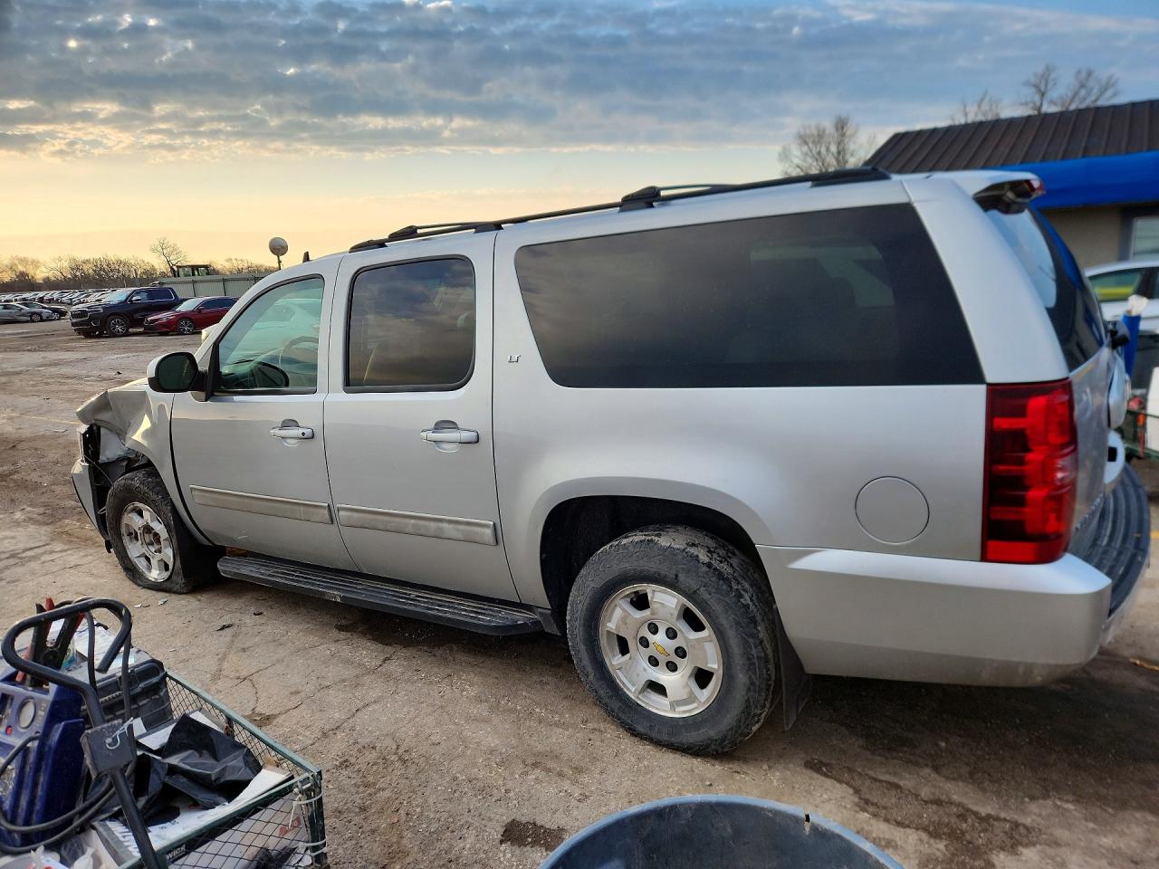 2012 Chevrolet Suburban VIN 1GNSKJE76CR152483 photo 2
