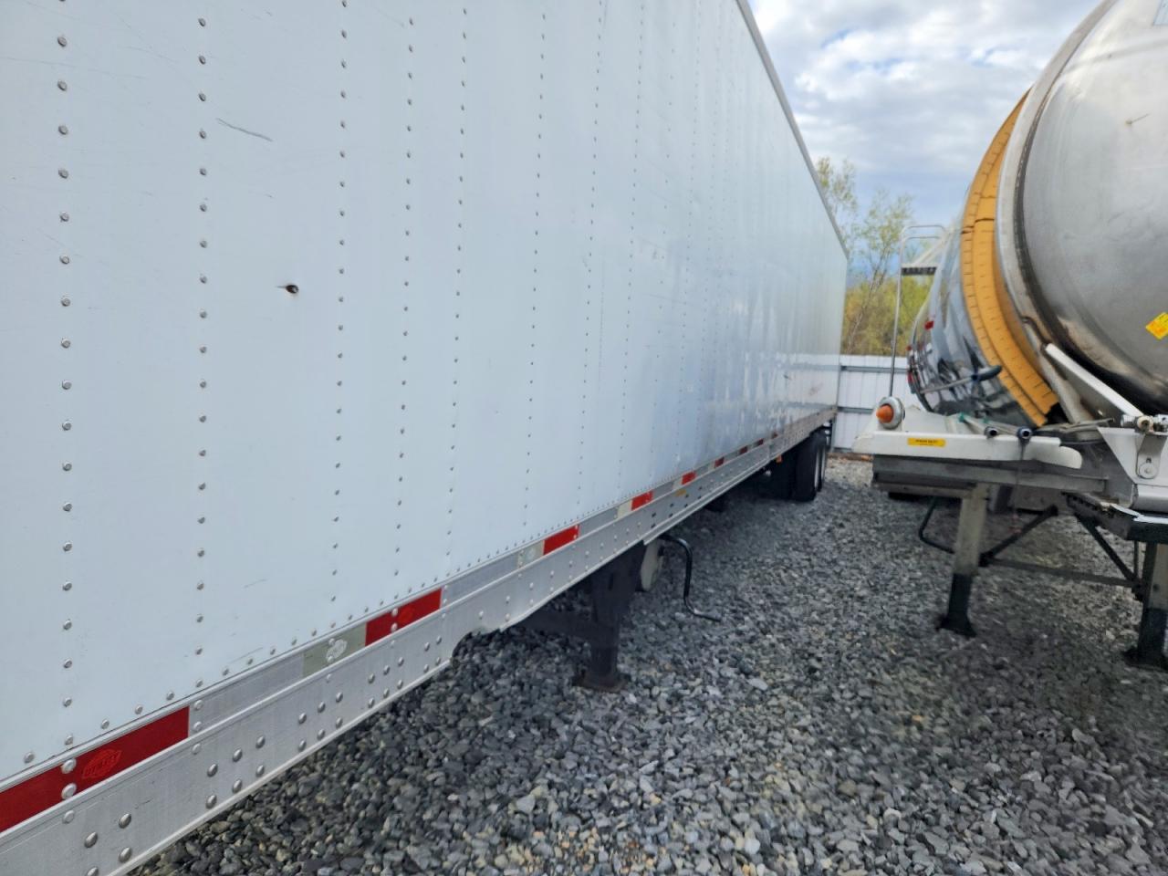 2014 UTILITY All models VIN 1UYVS2482EU844117 photo 9
