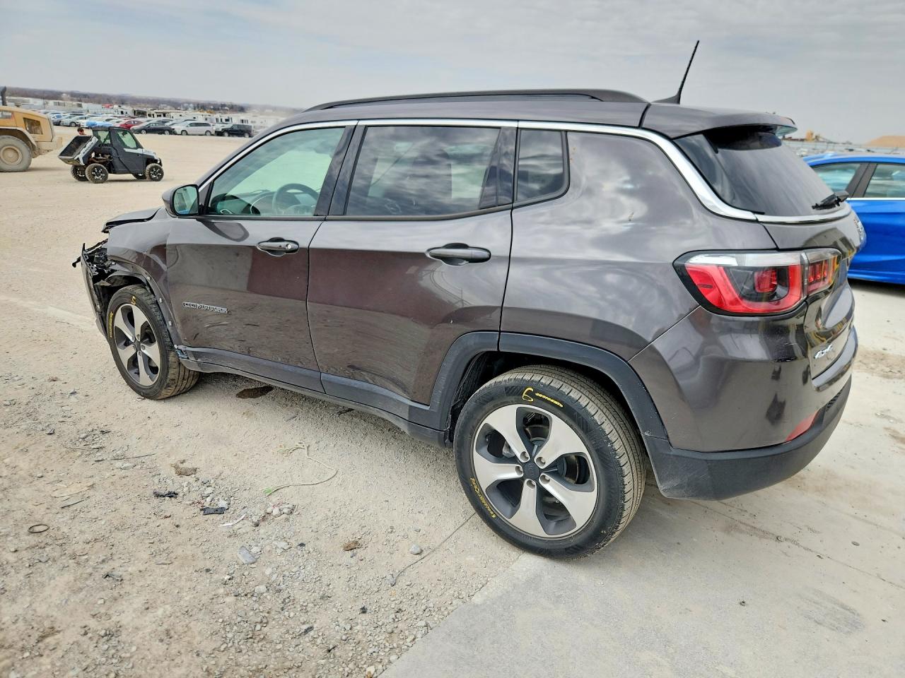 2018 Jeep Compass VIN 3C4NJDBB7JT104188 photo 2