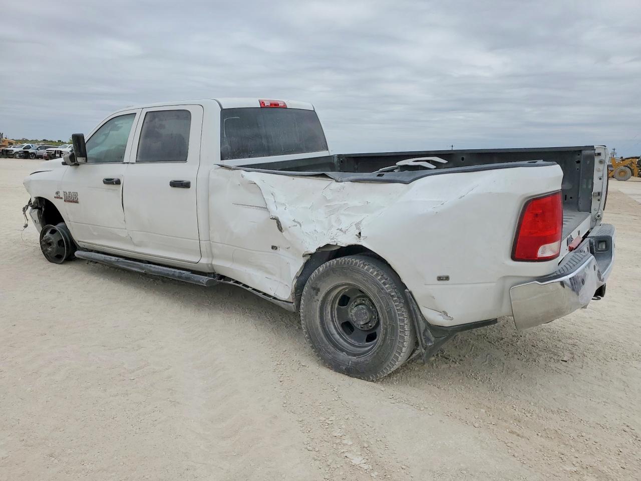 2017 Ram 3500 VIN 3C63RPGL9HG635289 photo 2