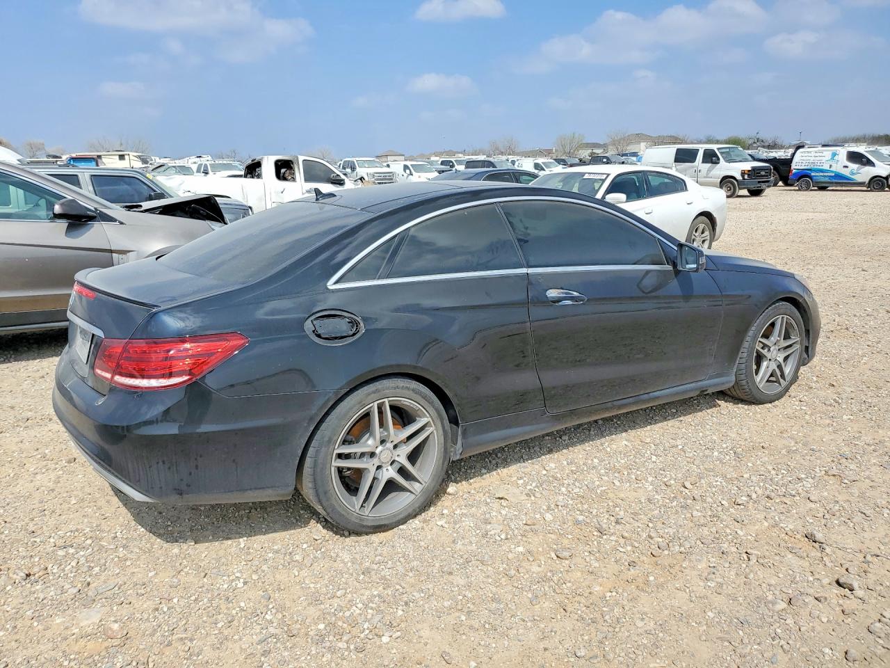 2015 Mercedes-Benz E-class VIN WDDKJ7DB6FF301121 photo 3