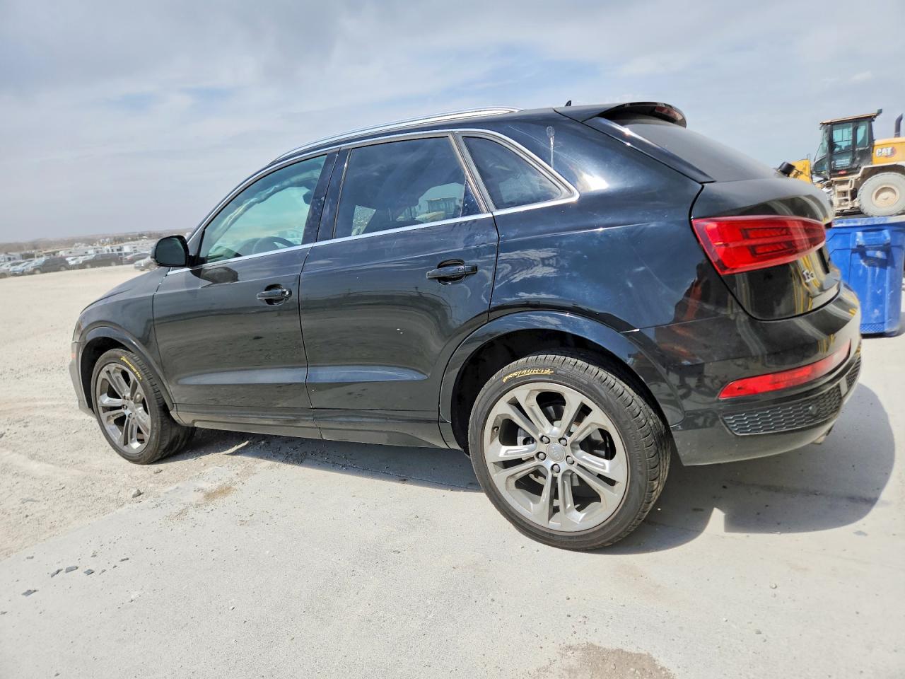 2018 AUDI Q3 VIN WA1JCCFS7JR031081 photo 2