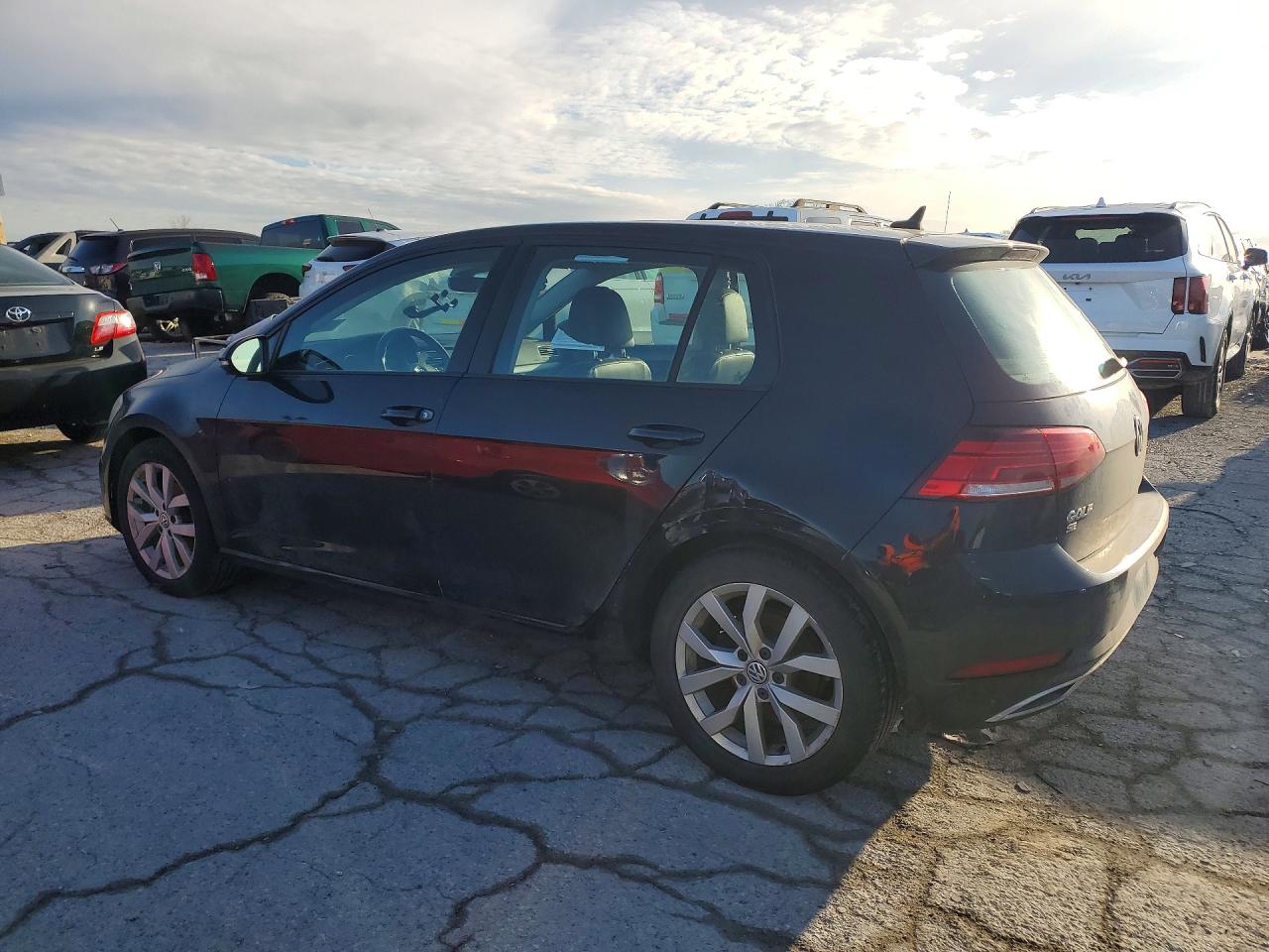 2019 Volkswagen Golf VIN 3VWG57AU7KM002321 photo 2