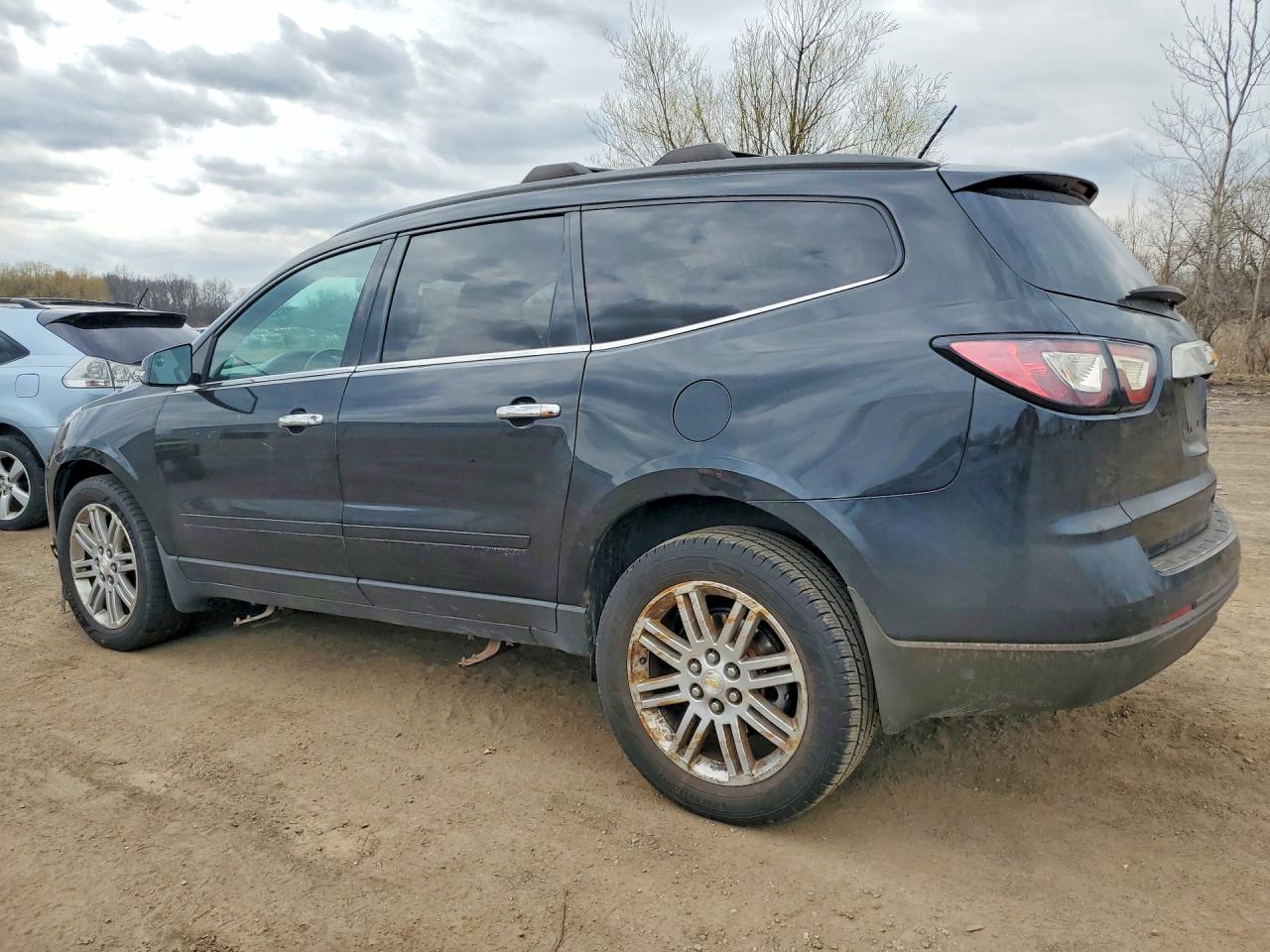 2013 Chev Traverse VIN 1GNKRGKD7DJ221898 photo 2