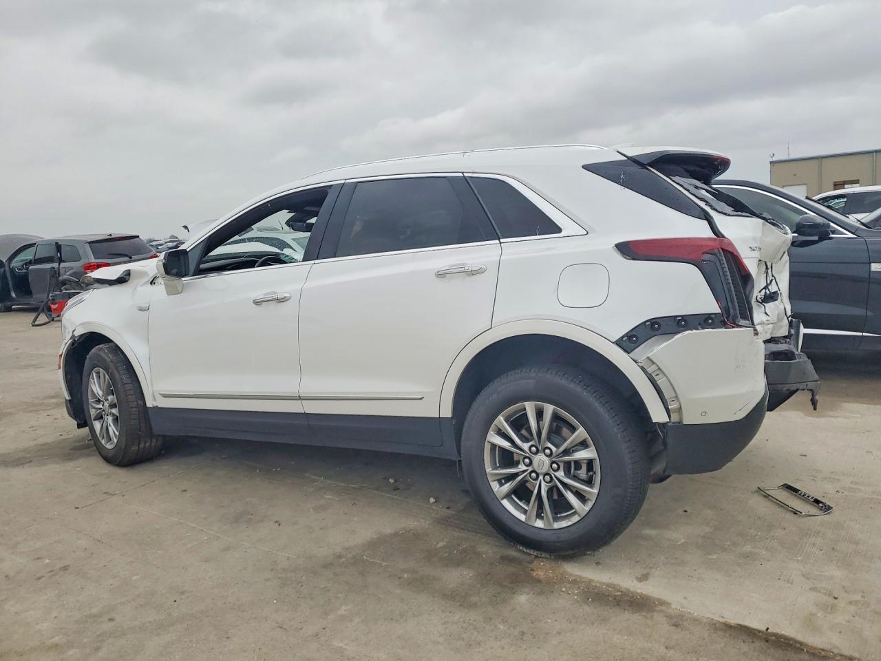 2021 Cadillac Xt5 VIN 1GYKNCR47MZ115806 photo 2