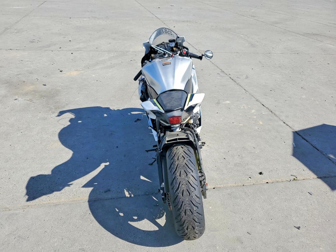 2017 YAMA Yzf600 VIN JYARJ28E0HA000565 photo 4