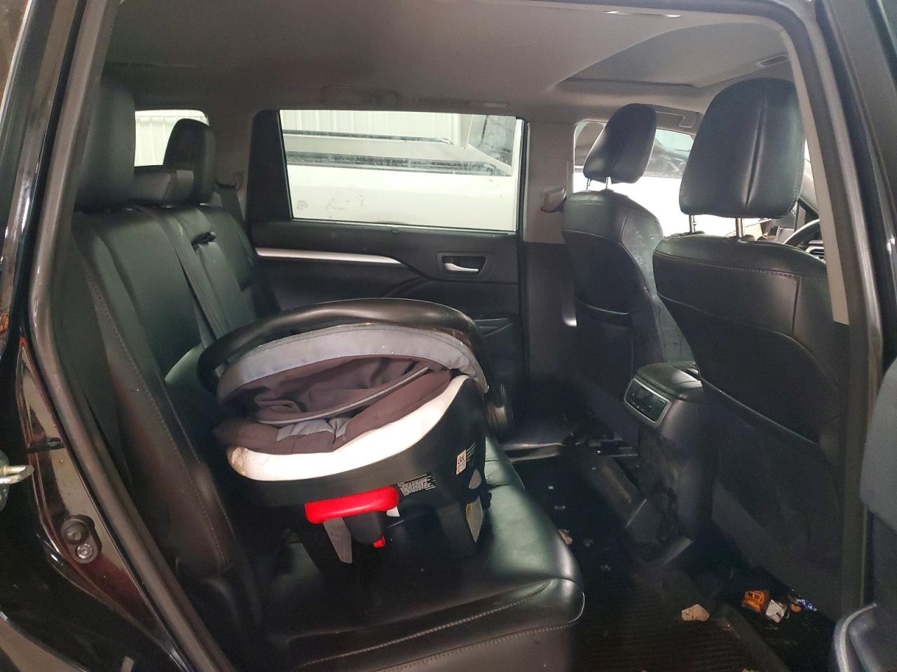 2017 Toyota Highlander VIN 5TDJZRFH0HS442815 photo 11
