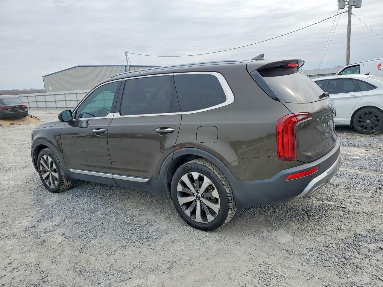 2021 KIA Telluride VIN 5XYP64HC8MG139537 photo 2