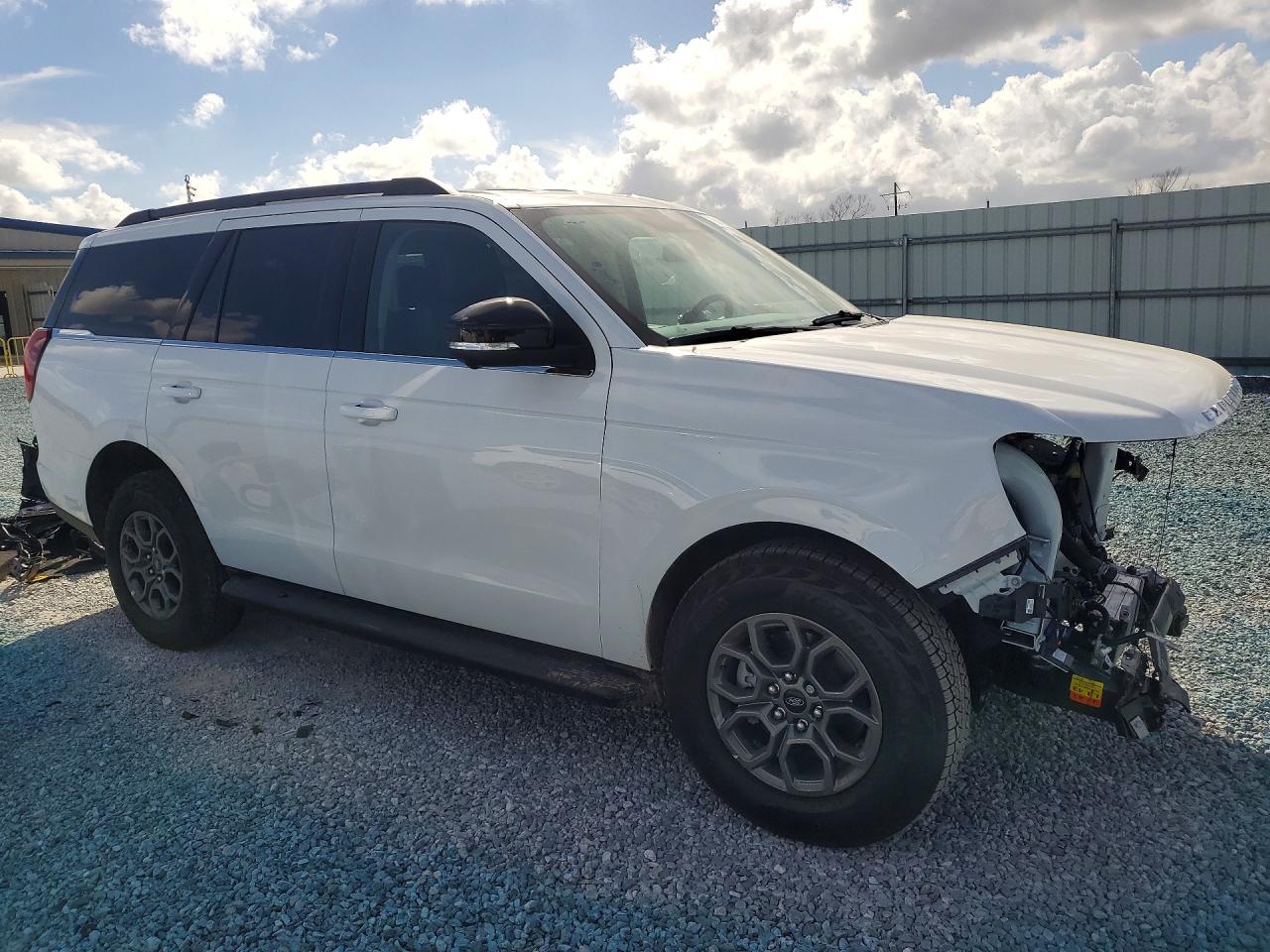 2026 Ford Expedition VIN 1FMJU1H80TEA04075 photo 4