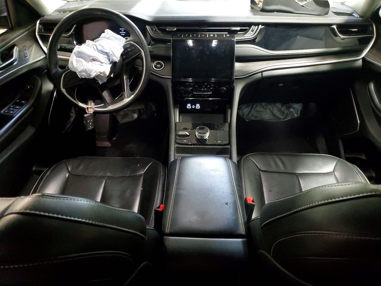 2024 Jeep Cherokee VIN 1C4RJYB67R8955610 photo 8