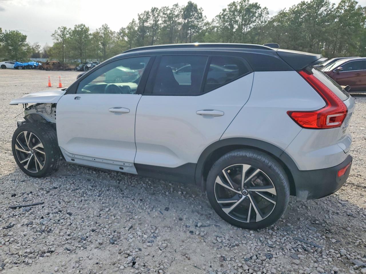 2021 Volvo Xc40 VIN YV4162UM0M2483394 photo 2