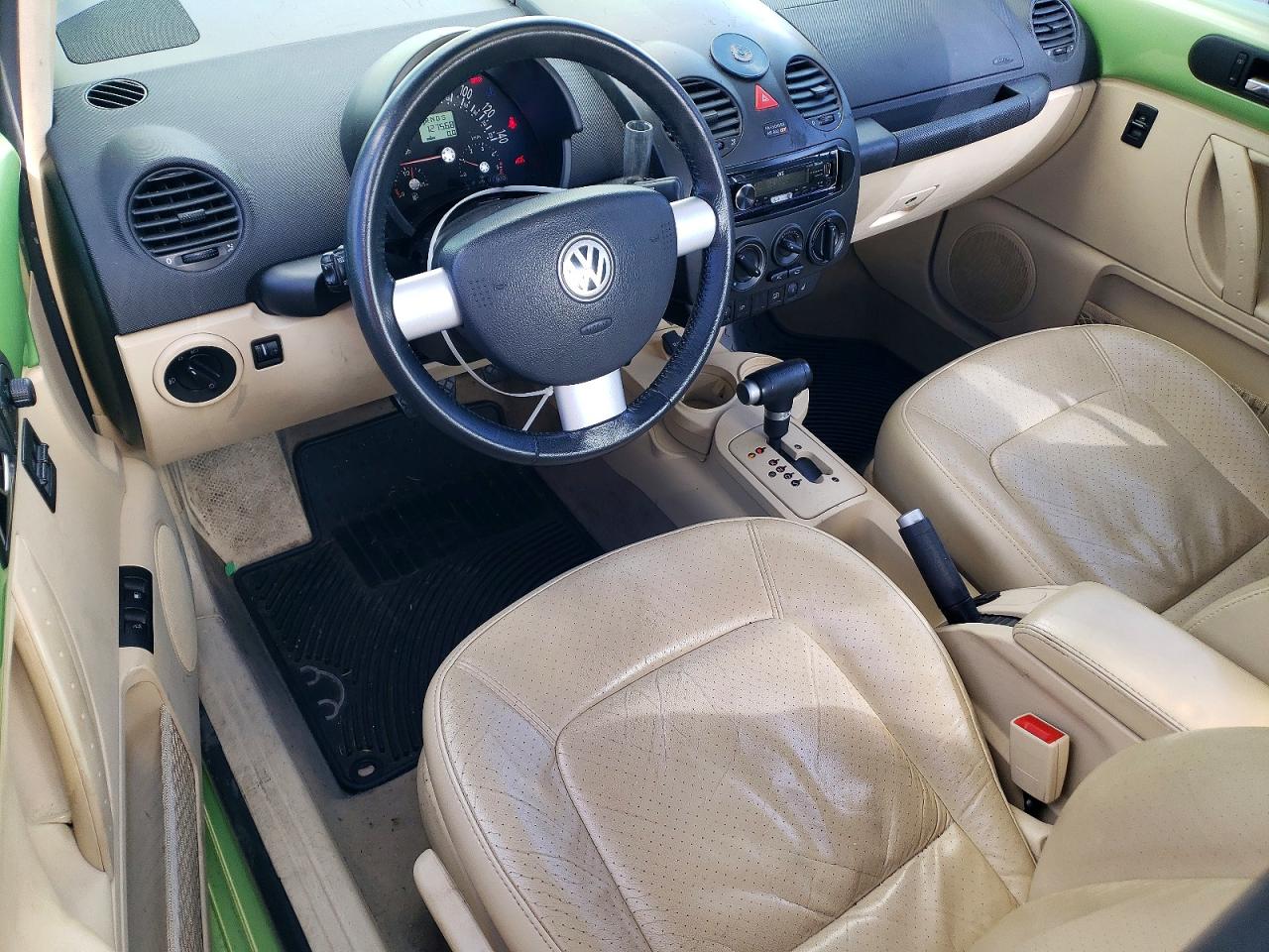 2005 Volkswagen Beetle VIN 3VWCR31C95M402629 photo 8