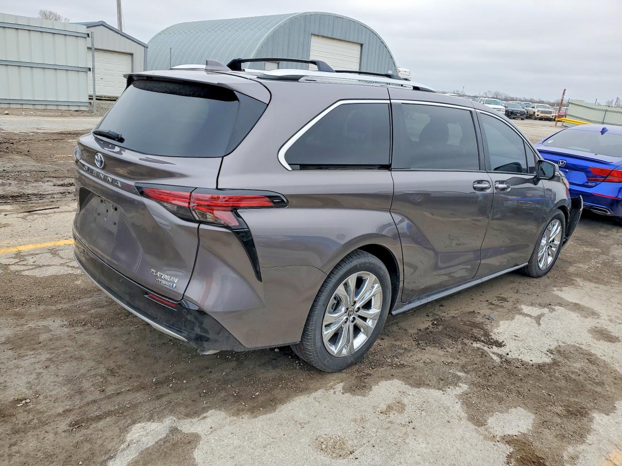 2023 Toyota Sienna VIN 5TDERKEC0PS176600 photo 3