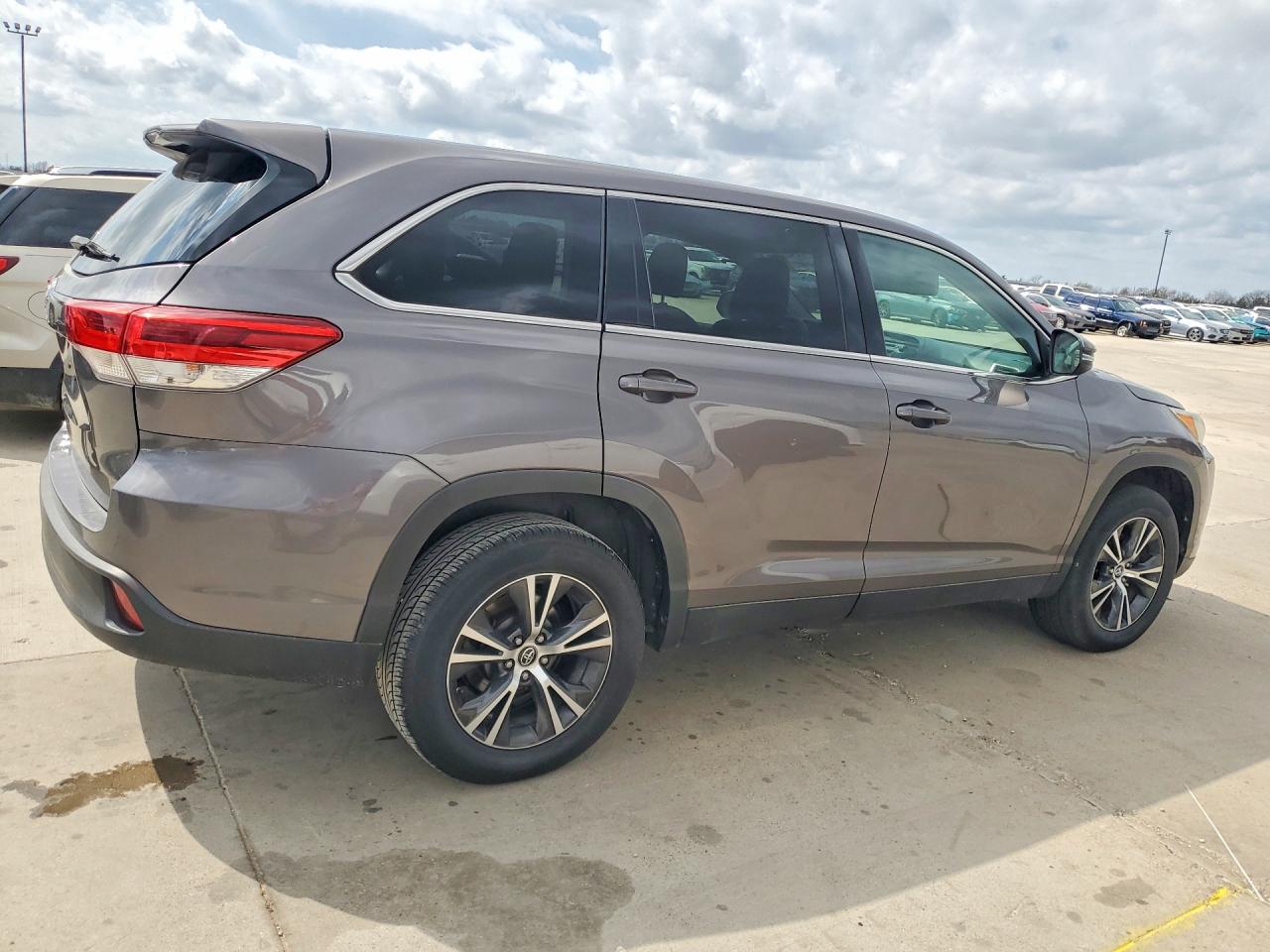 2019 Toyota Highlander VIN 5TDZZRFH2KS298517 photo 3