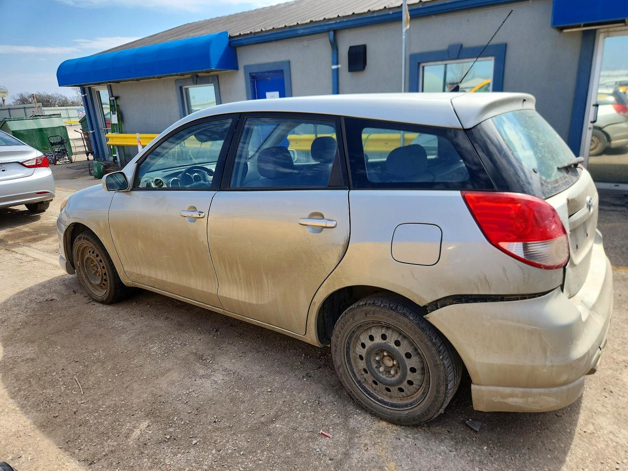2004 Toyota Matrix VIN 2T1KR32E74C183806 photo 2