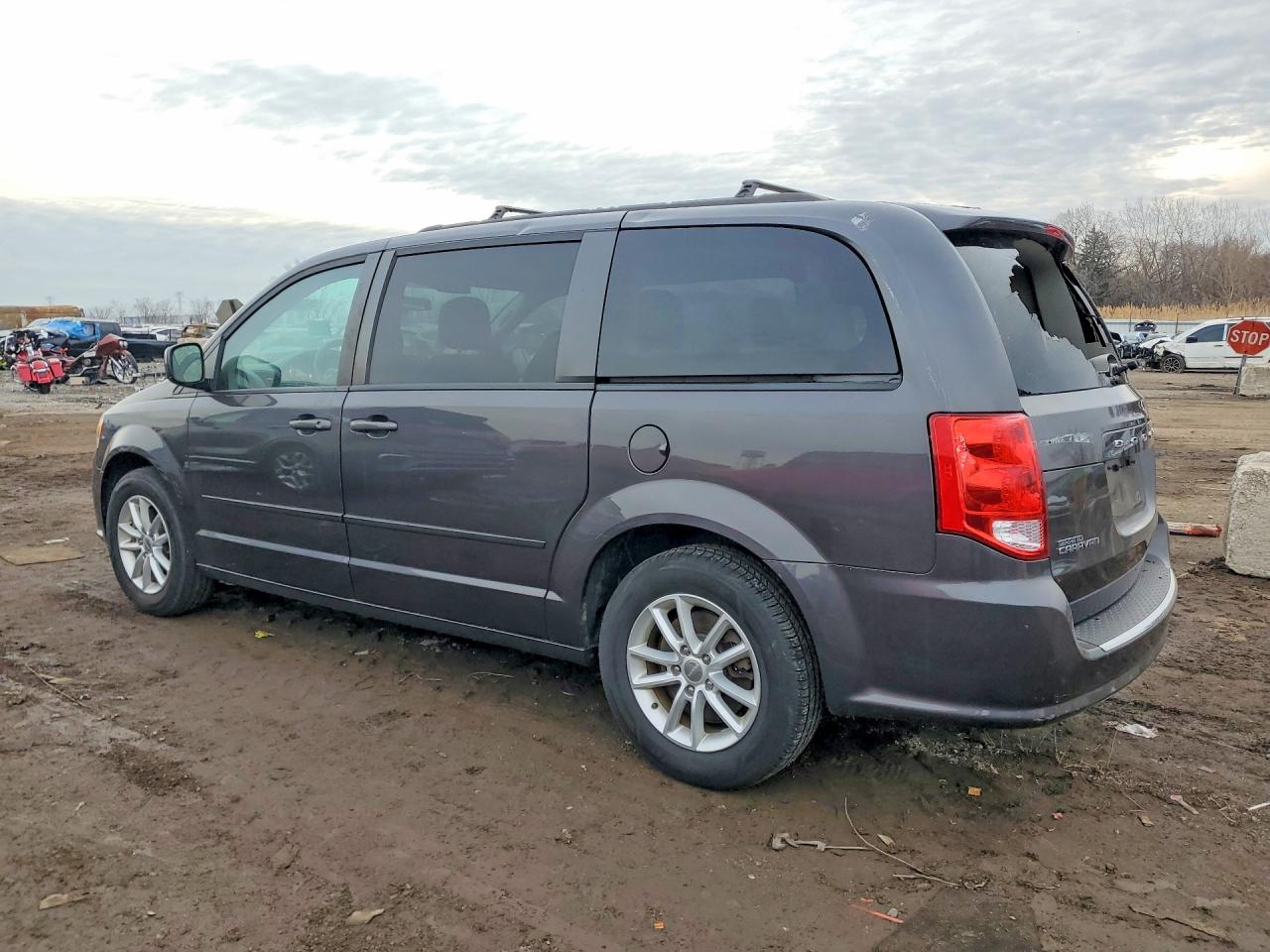 2015 Dodge Caravan VIN 2C4RDGCG8FR540692 photo 2