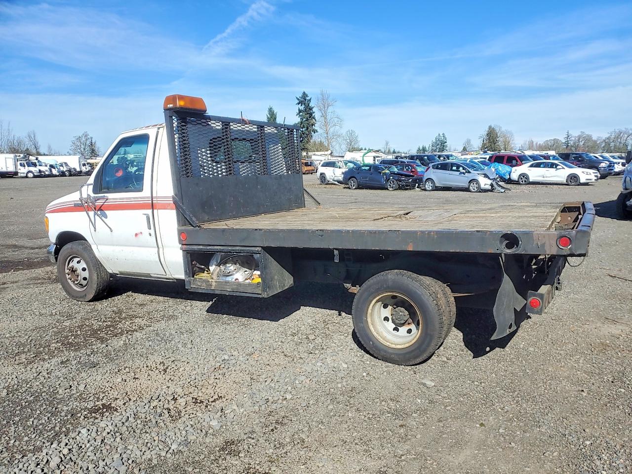 1992 Ford Econoline VIN 1FDKE37G3NHB14075 photo 2
