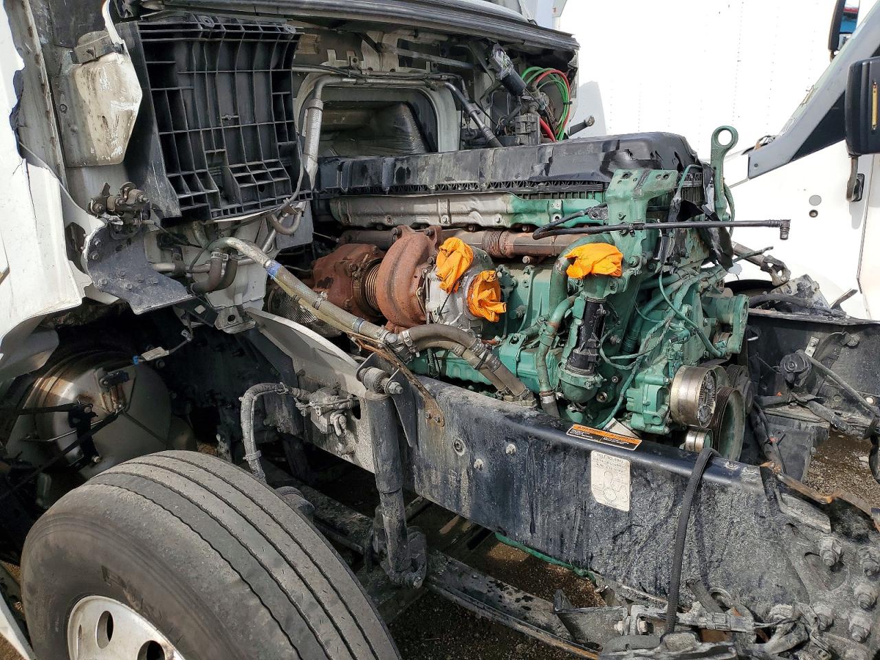 2024 VOLVO Vn VIN 4V4NC9EH9RN641099 photo 9