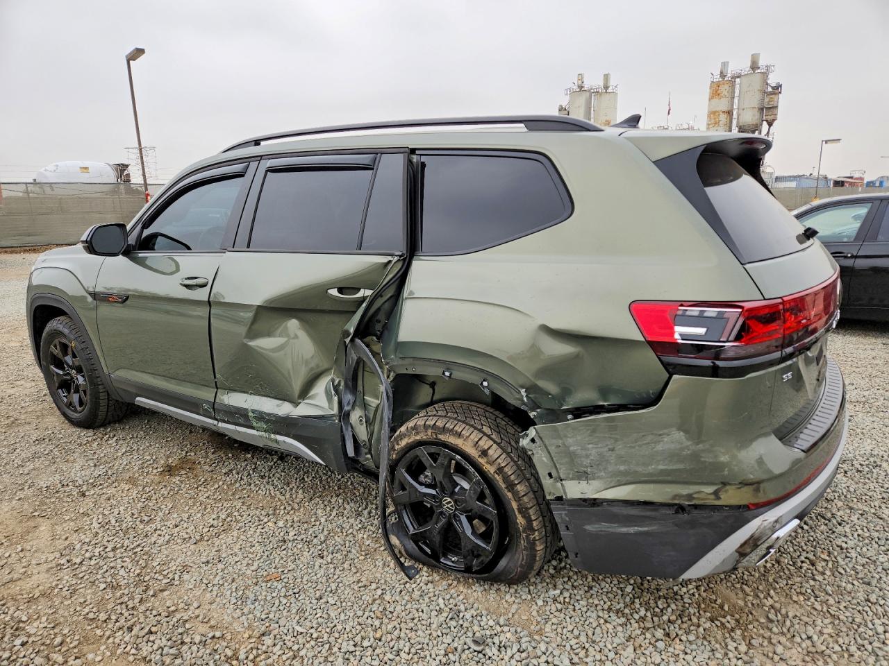 2025 Volkswagen Atlas VIN 1V2CR2CA8SC520367 photo 2