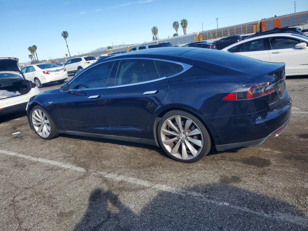 2014 Tesla Model s VIN 5YJSA1H18EFP36881 photo 2
