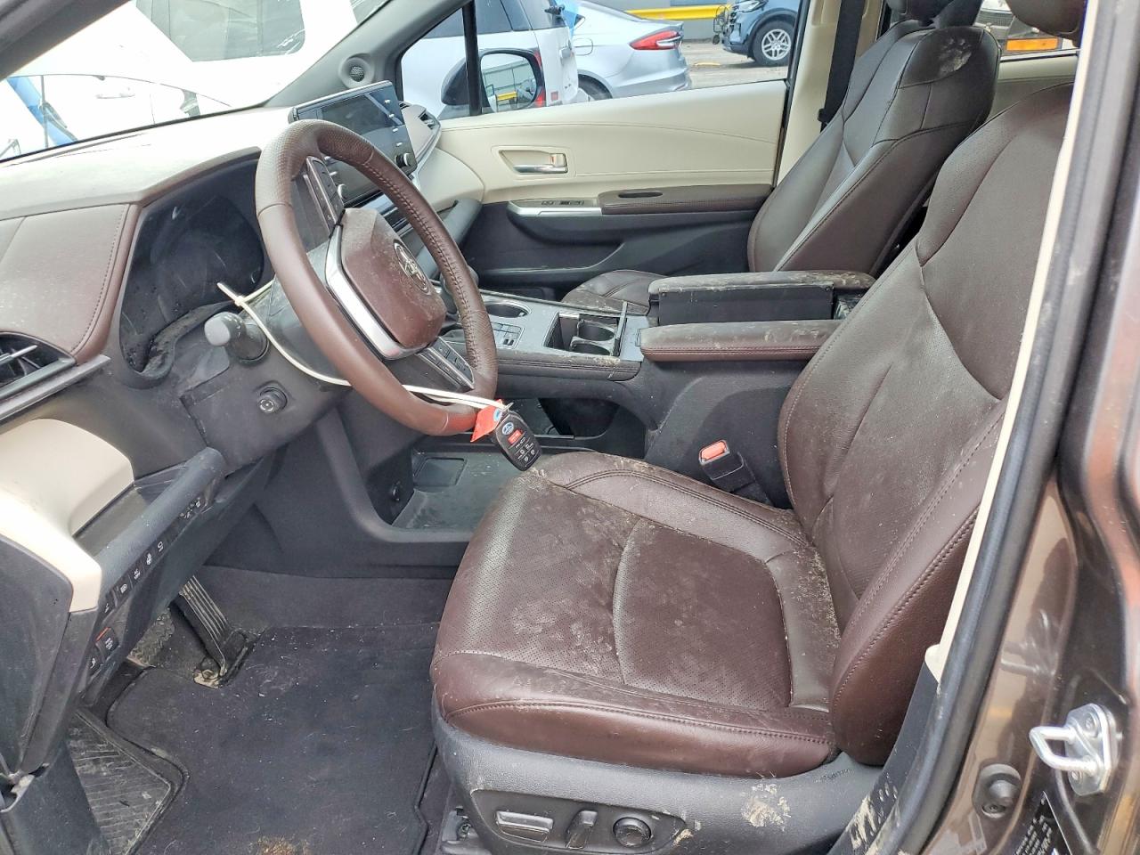 2023 Toyota Sienna VIN 5TDERKEC0PS176600 photo 7