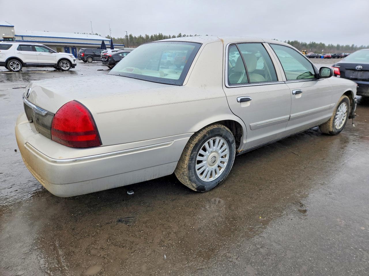 2007 Mercury Grmarquis VIN 2MEFM75VX7X642361 photo 3