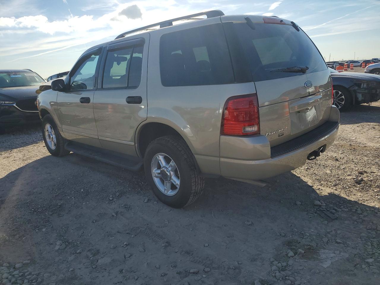 2004 Ford Explorer VIN 1FMZU63K04ZA06048 photo 2