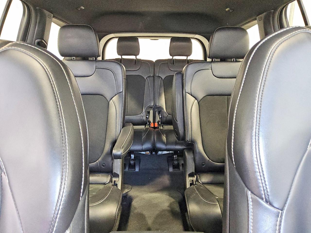 2025 Jeep Grand cher VIN 1C4RJJAGXS8643000 photo 10