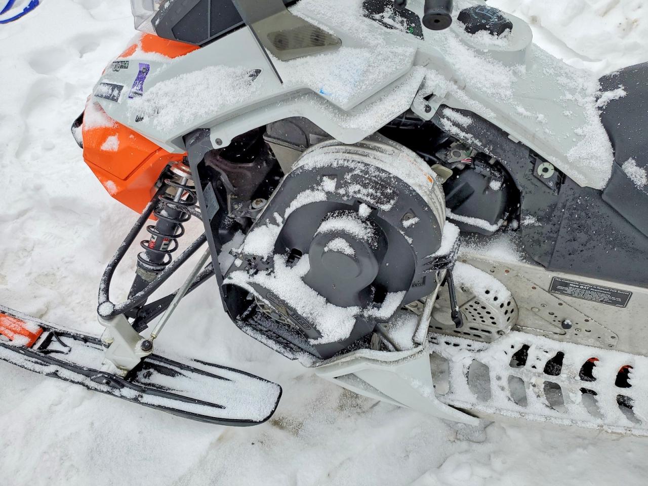 2015 SKIDOO Renegade s VIN 2BPSMCFA6FV000055 photo 9