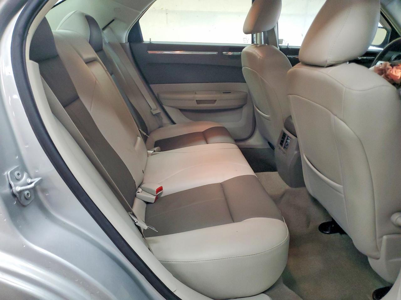 2008 Chrysler 300 VIN 2C3LA53G18H310850 photo 10