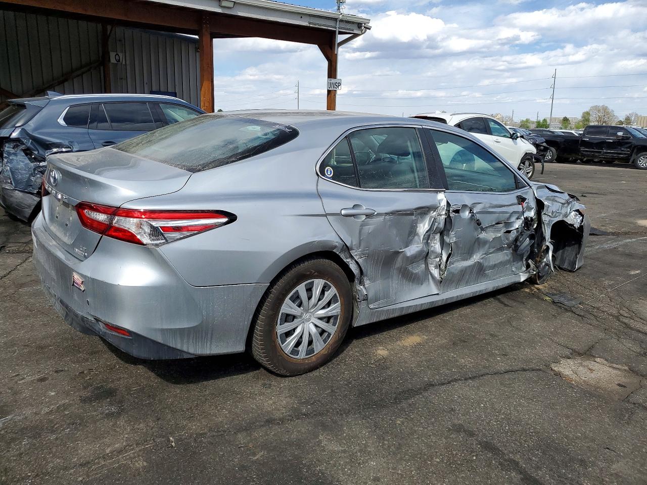 2018 Toyota Camry sola VIN 4T1B31HK3JU504642 photo 3