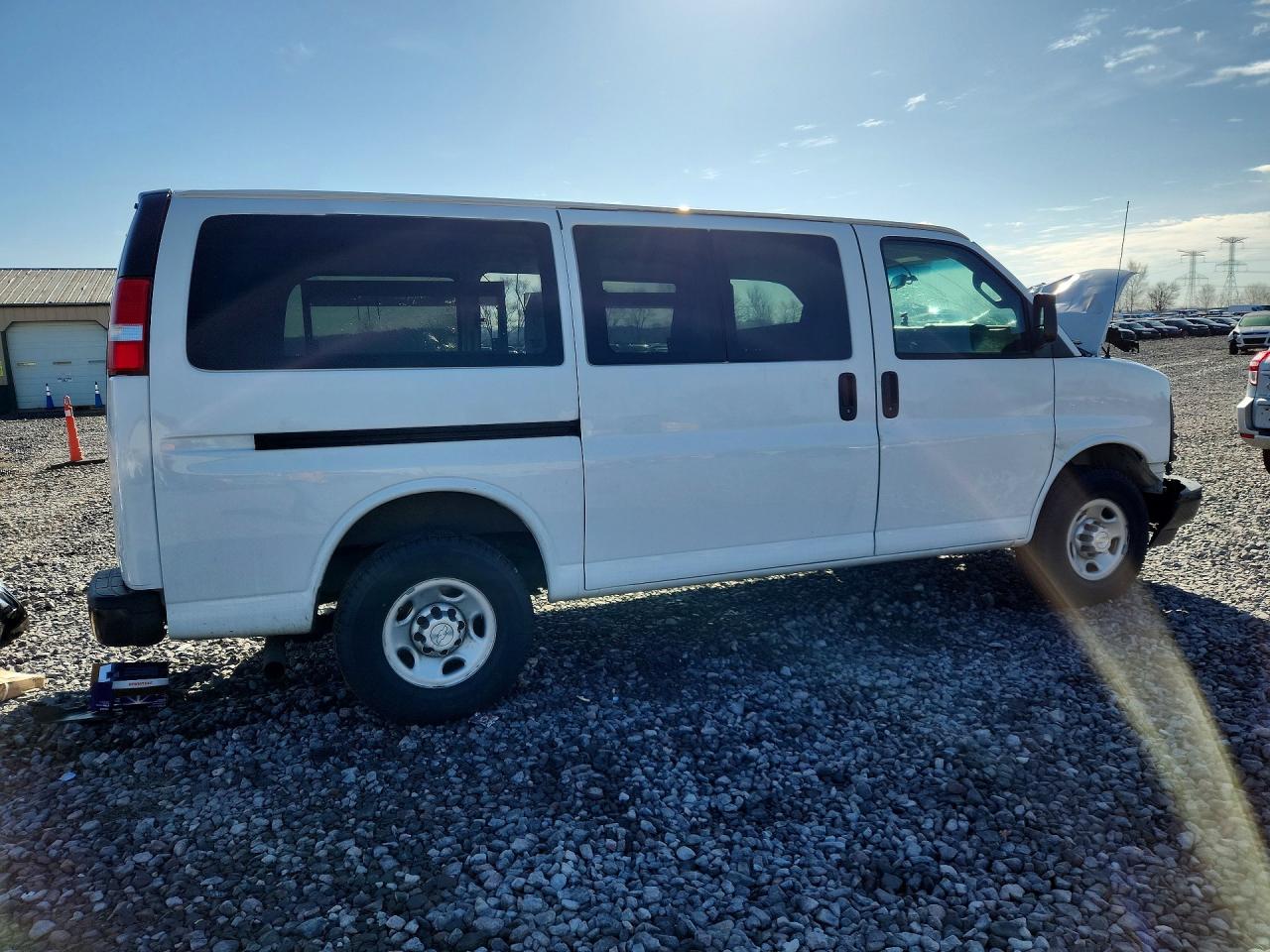 2017 CHEV Express VIN 1GCWGAFF0H1283738 photo 3