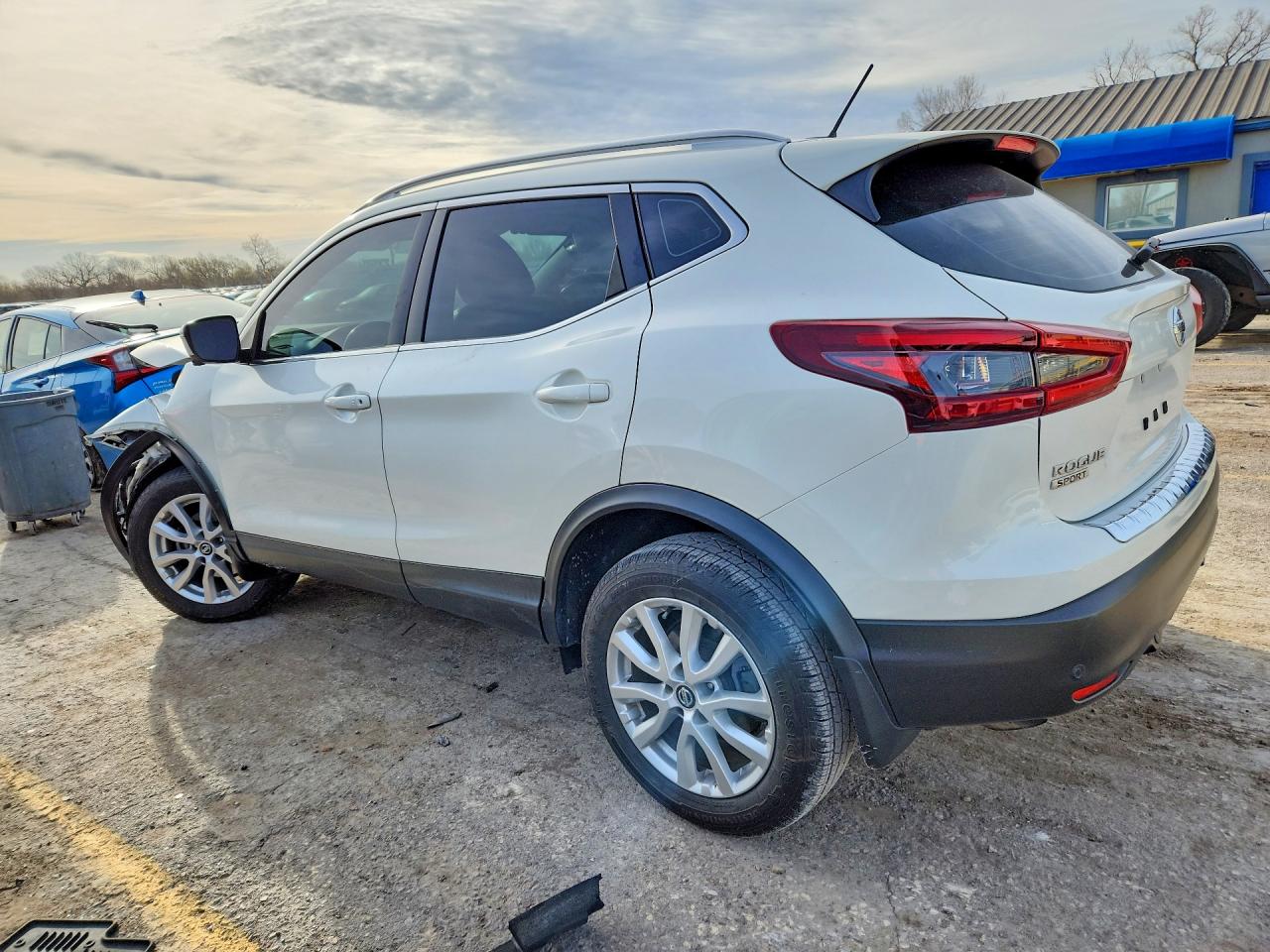 2020 Nissan Rogue VIN JN1BJ1CV3LW267298 photo 2