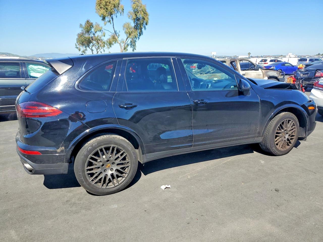 2017 Porsche Cayenne VIN WP1AA2A23HKA90305 photo 3