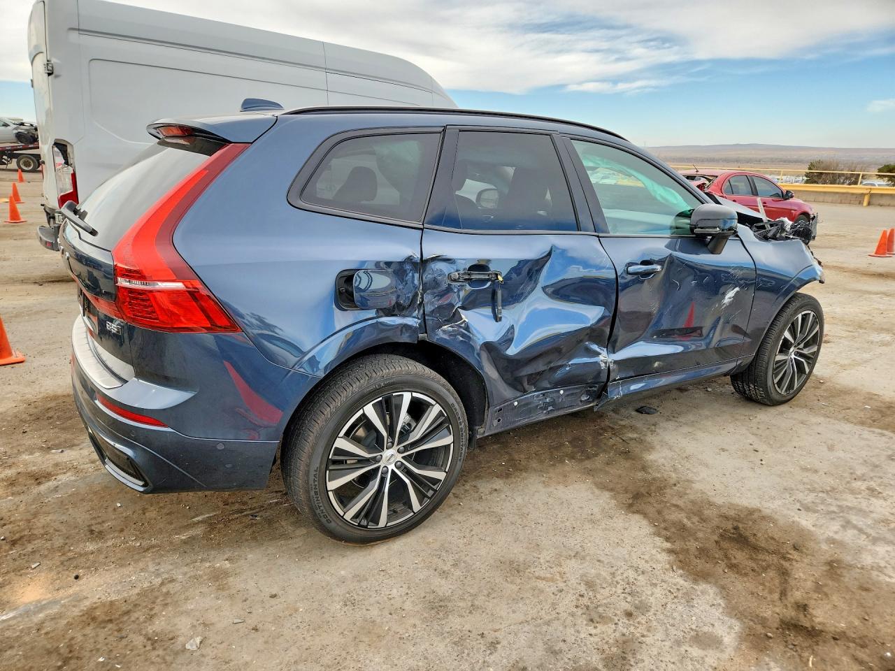 2025 Volvo Xc60 VIN YV4M12RC3S1112681 photo 3