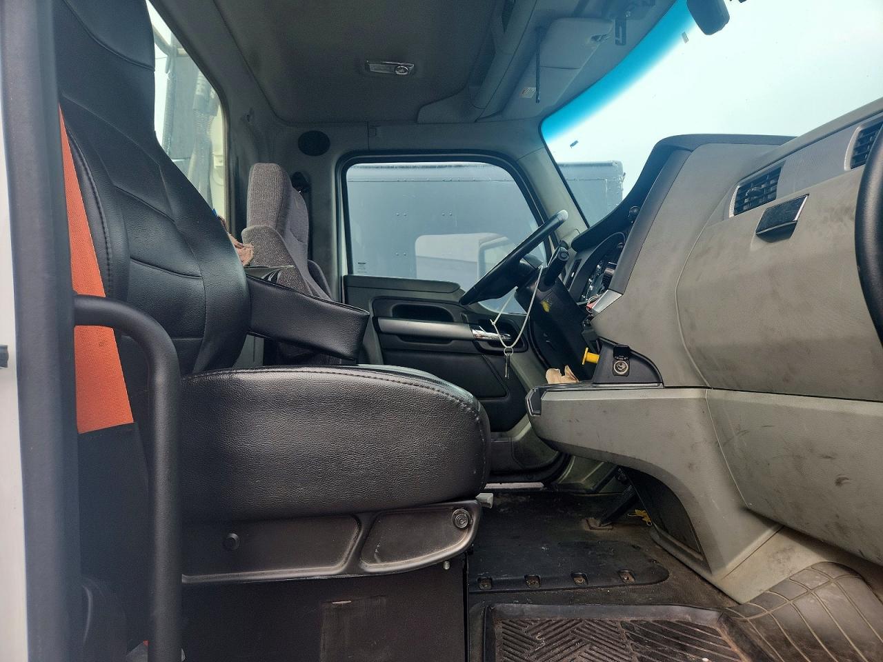 2020 KENWORTH All models VIN 1XKYA48XXLJ393159 photo 5