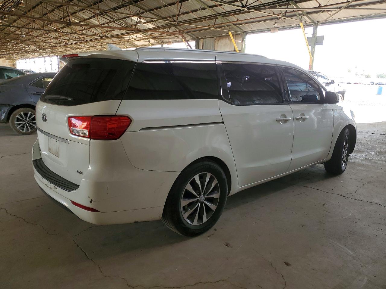 2018 Kia SEDONA VIN KNDMC5C16J6380728 photo 3
