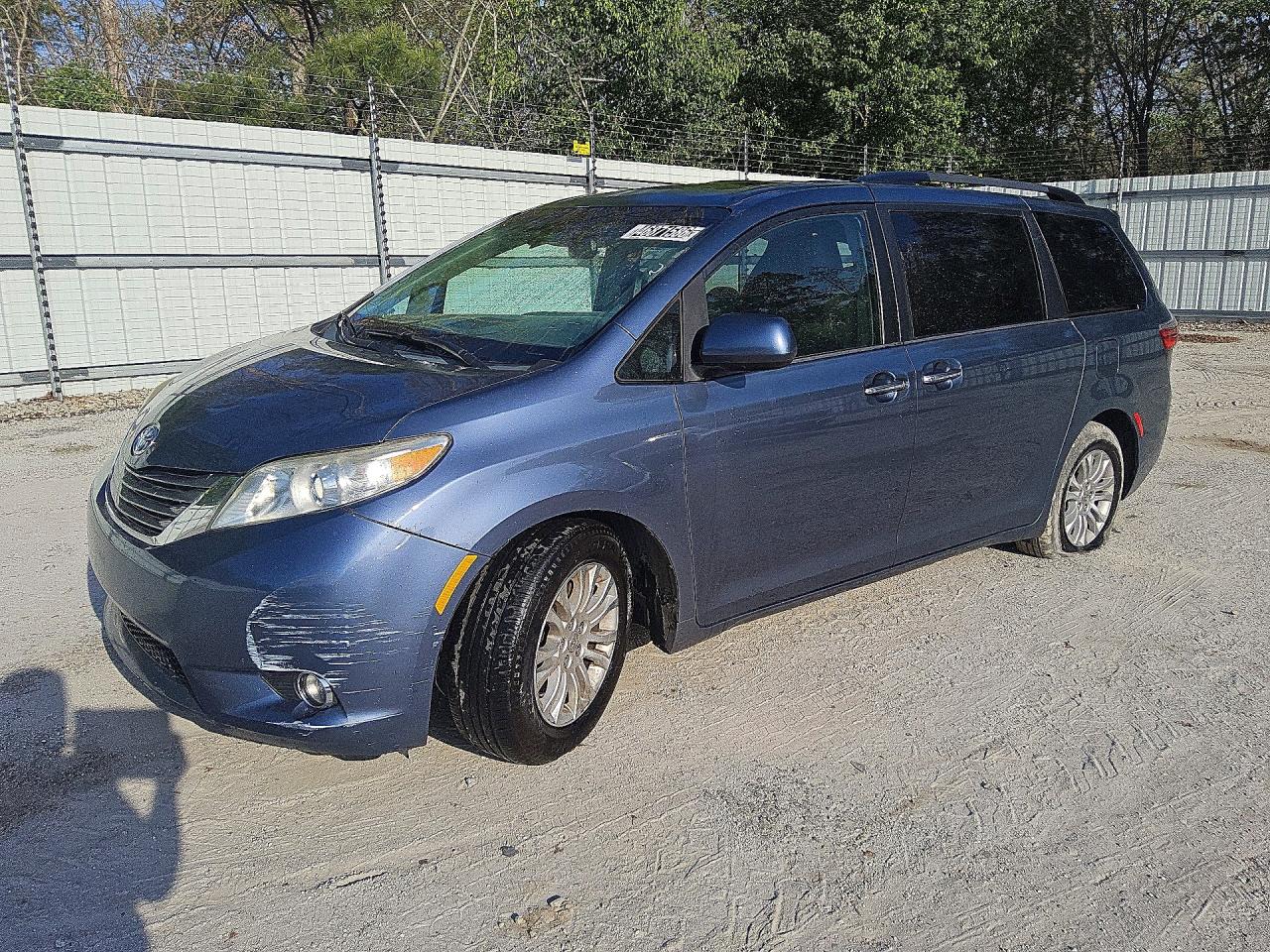 2016 Toyota All models VIN 5TDYK3DCXGS712896 photo 1