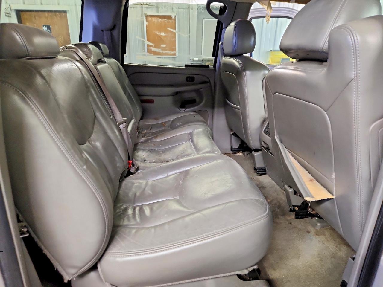 2006 Chevrolet Suburban VIN 3GNFK16U56G114849 photo 11