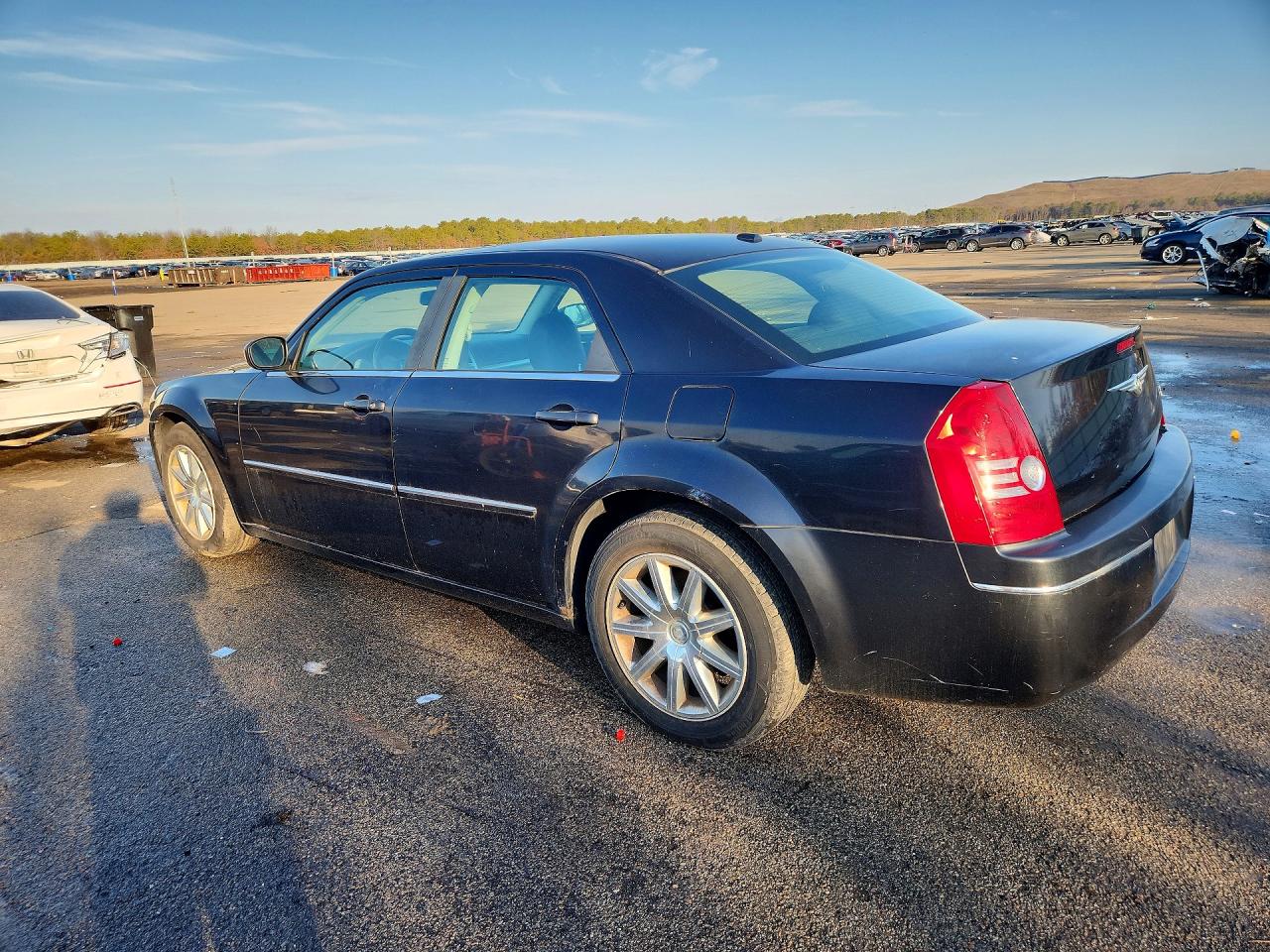 2009 Chrysler 300 VIN 2C3LA53V19H506822 photo 2
