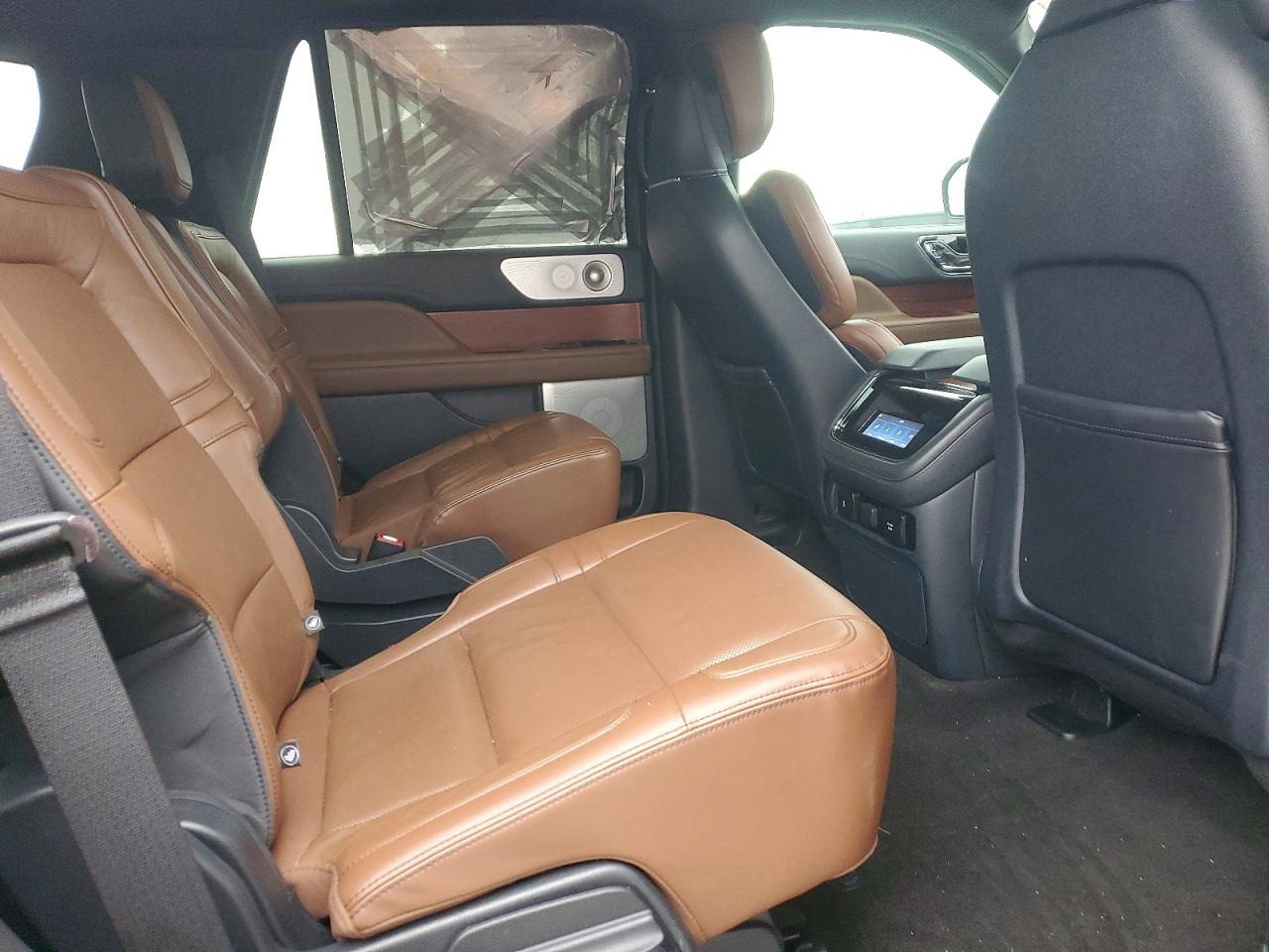 2024 Lincoln Navigator VIN 5LMJJ2LG2REL00329 photo 11