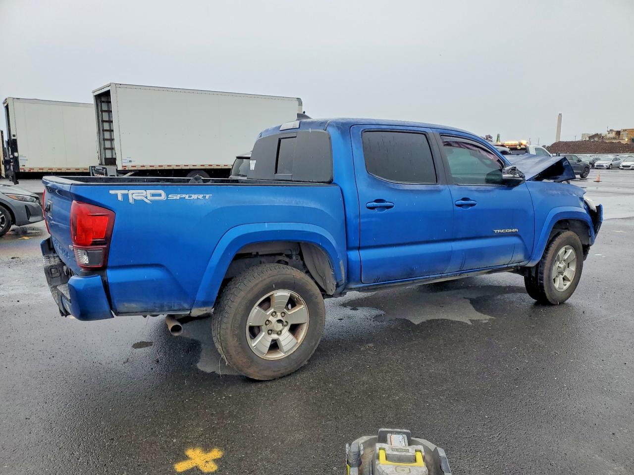 2018 Toyota Tacoma VIN 3TMAZ5CNXJM056234 photo 3