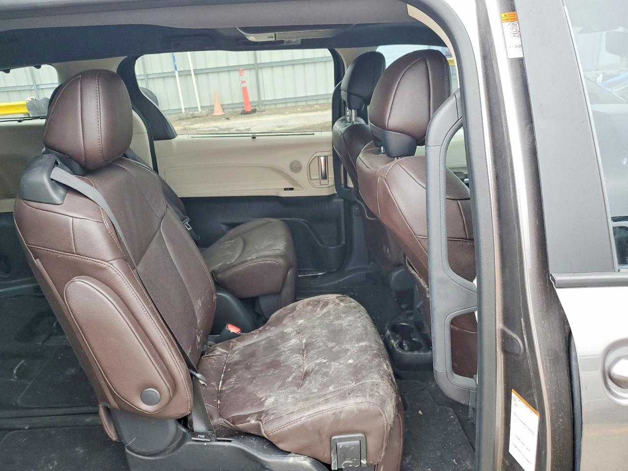 2023 Toyota Sienna VIN 5TDERKEC0PS176600 photo 11