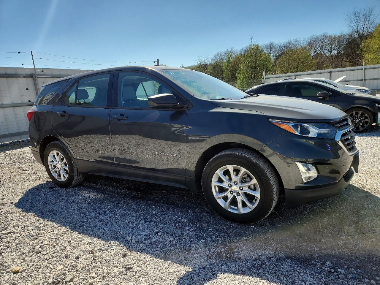 2019 Chev Equinox VIN 3GNAXSEV1KS516418 photo 4