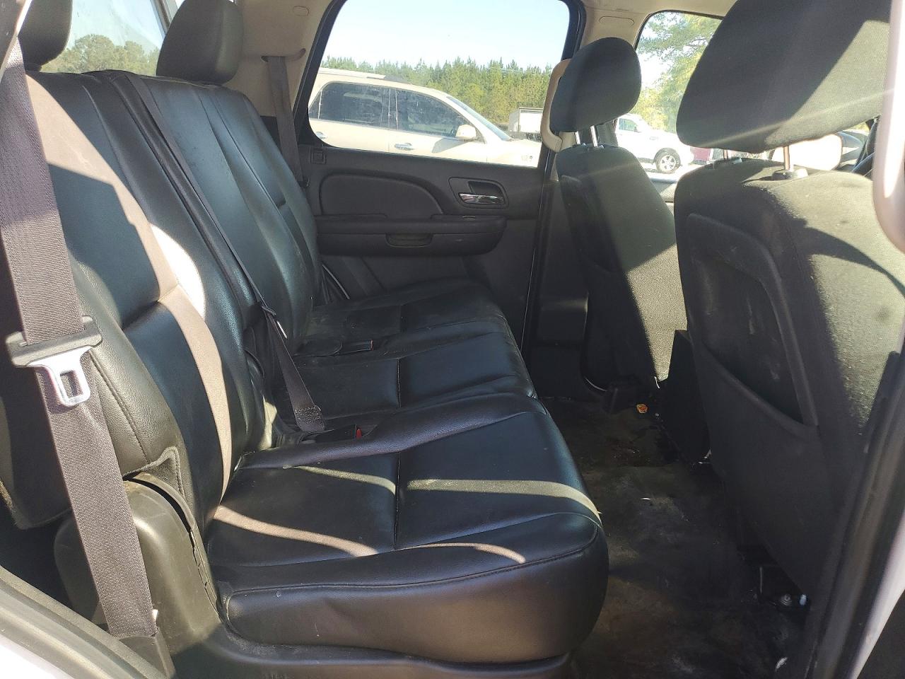 2013 Chevrolet Tahoe VIN 1GNLC2E07DR216364 photo 11