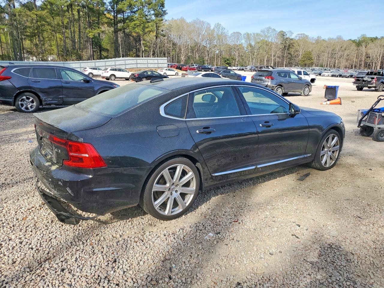 2017 Volvo S90 VIN YV1A22ML5H1004883 photo 3