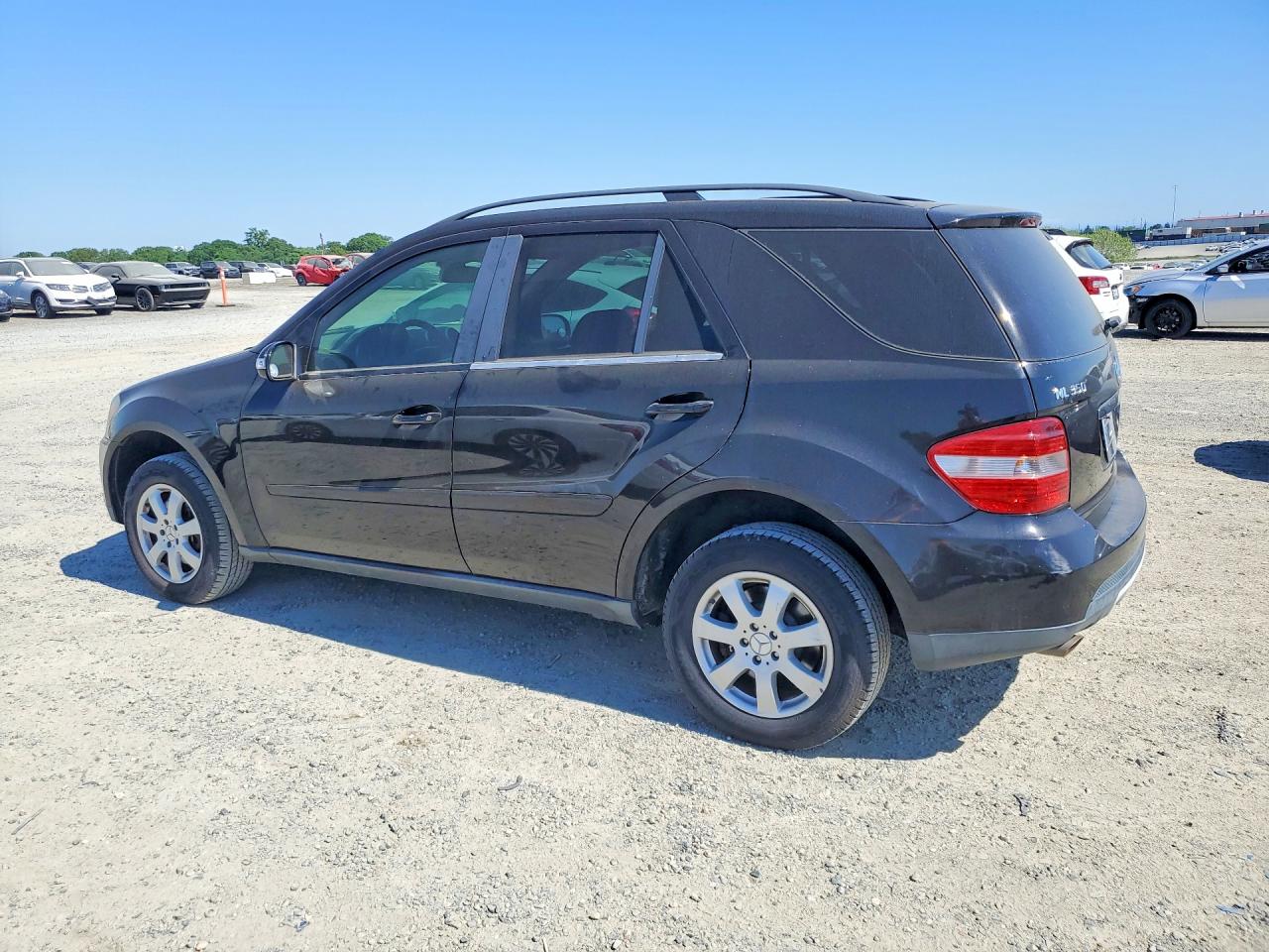 2007 Mercedes-Benz M-class VIN 4JGBB86E67A261816 photo 2